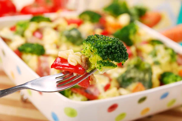 Pasta med broccoli och champinjoner — Stockfoto