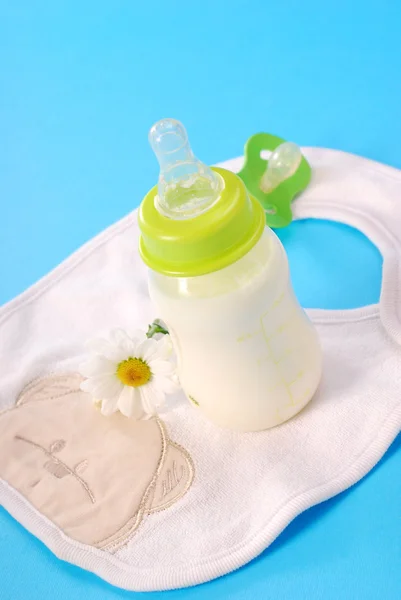 Garrafa de leite para bebê — Fotografia de Stock