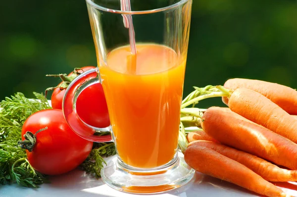 Suco de cenoura e tomate — Fotografia de Stock
