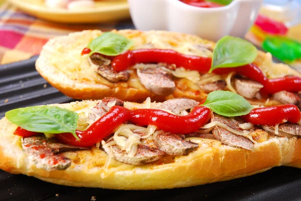 Grilled baguette with mushrooms — Stock Photo, Image