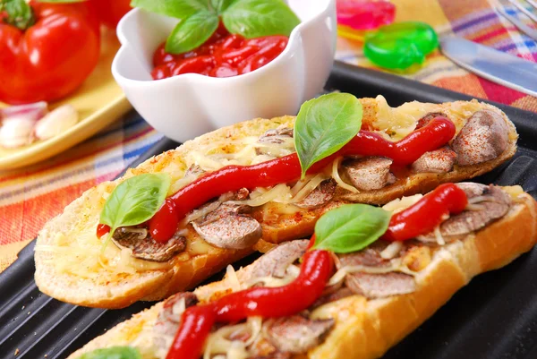 Grilled baguette with mushrooms — Stock Photo, Image