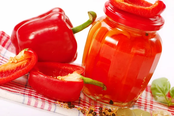 Conserve fatte in casa con paprika rossa — Foto Stock