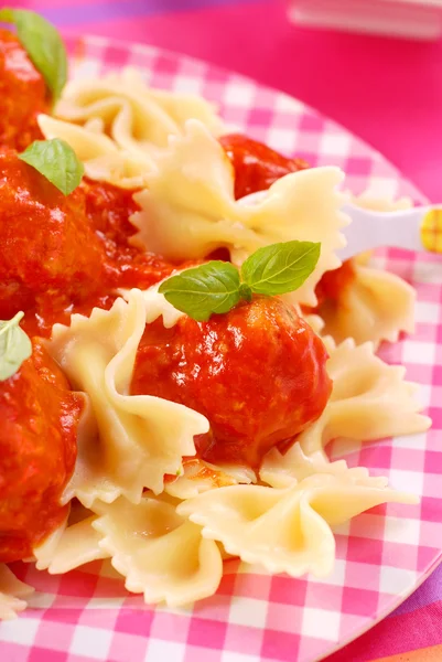 Band pasta med kött bollar — Stockfoto