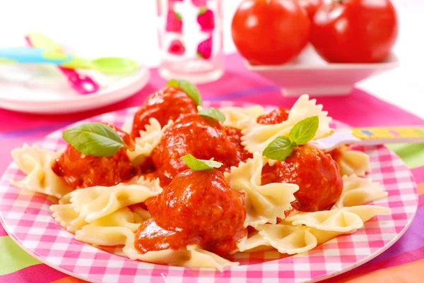 Band pasta med kött bollar — Stockfoto