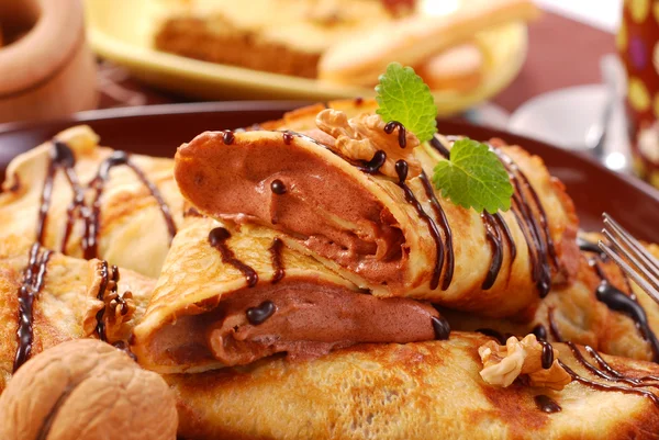 Pannenkoeken met chocolade mousse — Stockfoto