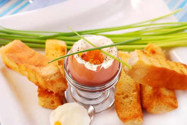 Frühstück mit weichgekochtem Ei — Stockfoto