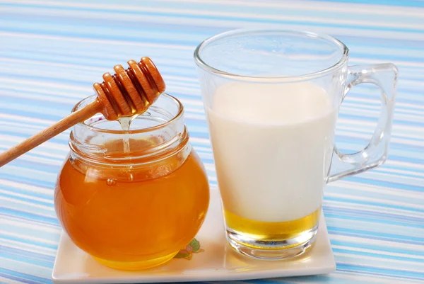 Leche con miel — Foto de Stock