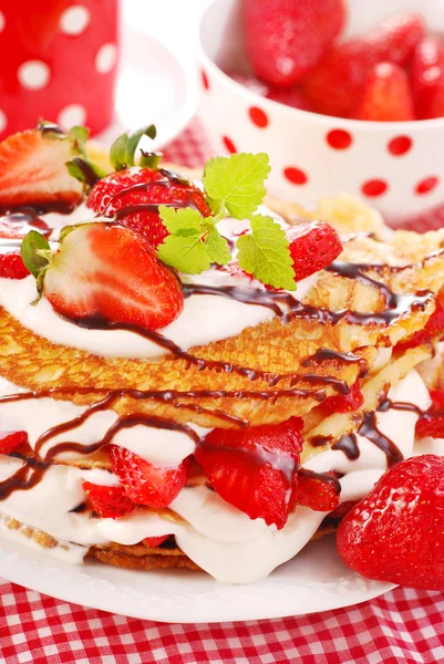 Pancakes with strawberry and cream — Stock Photo, Image