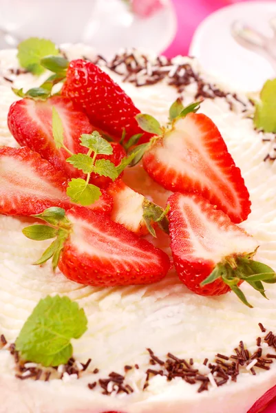 Käsekuchen mit Erdbeere — Stockfoto