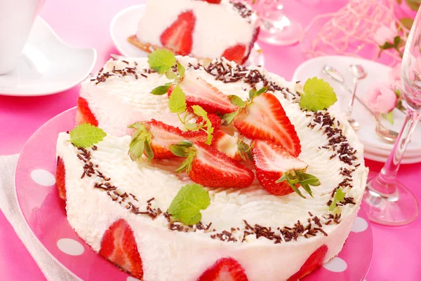 딸기와 치즈 케이크 — 스톡 사진