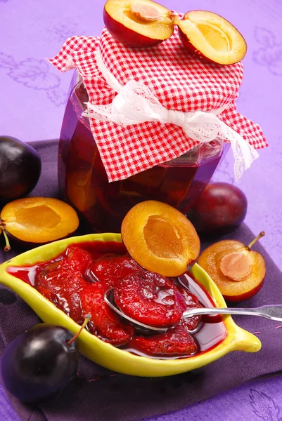 Homemade preserves of plums — Stock Photo, Image