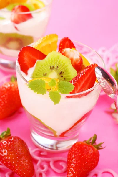 Dessert with yogurt and fruits — Stock Photo, Image