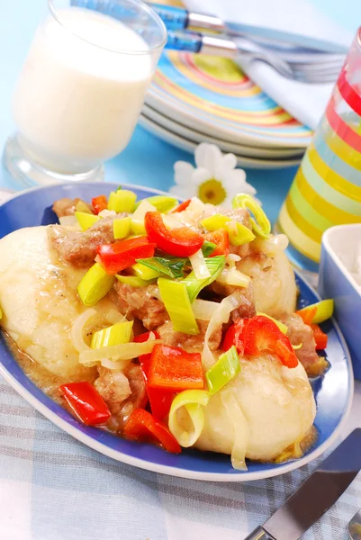 Dumplings with meat and vegetables — Stock Photo, Image