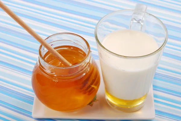 Latte con miele — Foto Stock