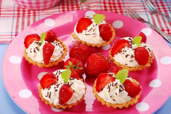Strawberry mini tartlets — Stock Photo, Image