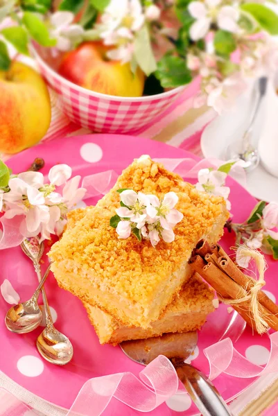 Jablečný koláč s rozpadat — Stock fotografie
