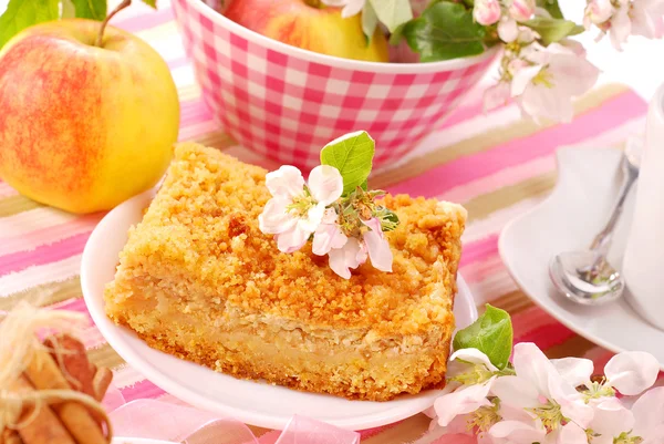Apple shortcake with crumble — Stock Photo, Image
