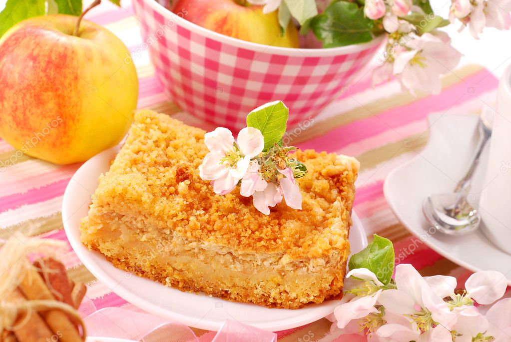 Apple shortcake with crumble