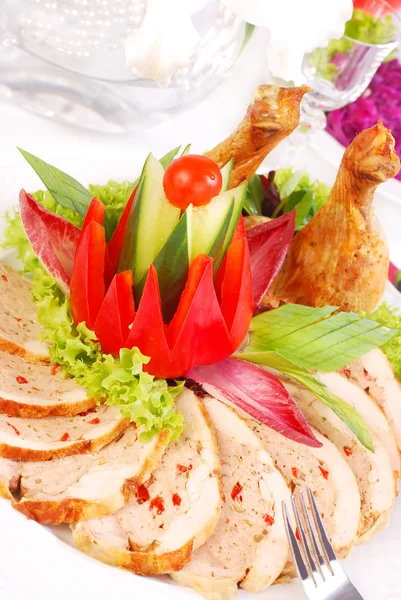 Platter with slices of stuffed chicken — Stock Photo, Image