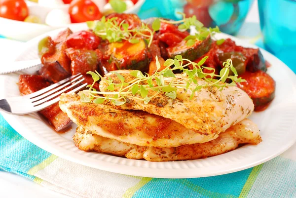 Grilled chicken fillet and ratatouille — Stock Photo, Image