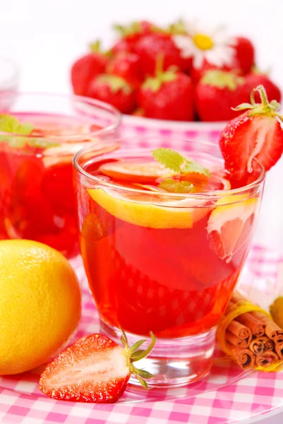 新鲜的草莓和柠檬蜜饯 — 图库照片
