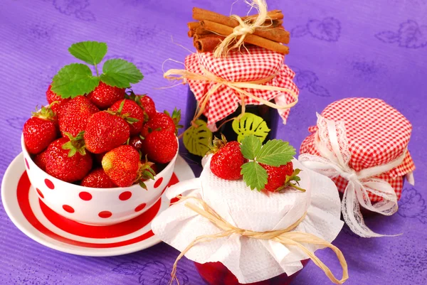 Strawberry preserves and bowl of fresh fruits — Stock Photo, Image