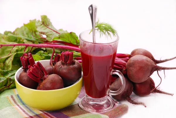 Fresh beets with leaves and clear soup — Stock Photo, Image