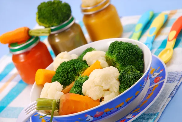 Ångade grönsaker för baby — Stockfoto