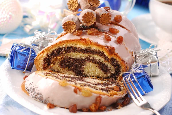 Poppy cake with nuts for christmas — Stock Photo, Image