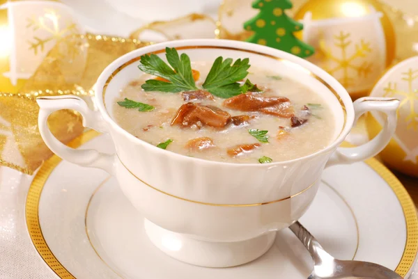 Sopa de champiñones con crema para Navidad — Foto de Stock