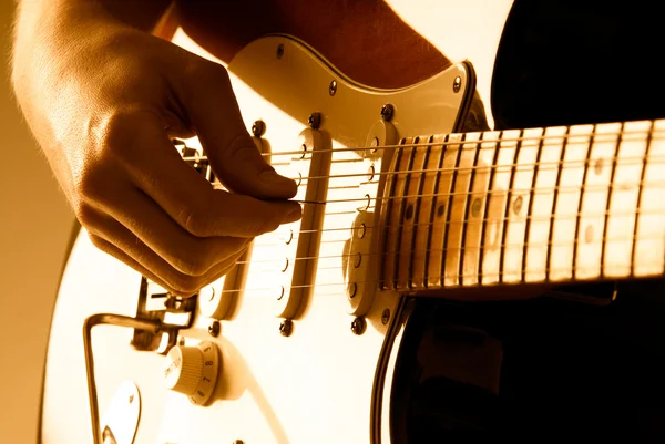 Παίζει κιθάρα — Φωτογραφία Αρχείου