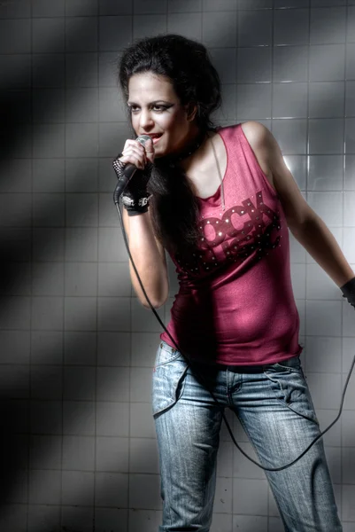 Female singin rock music — Stock Photo, Image
