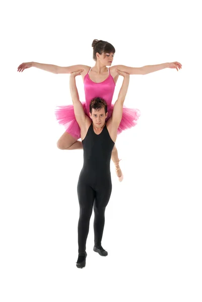 Молодая пара танцует балет изолирован на белой ба — стоковое фото