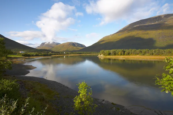 Hermoso paisaje en el norte de Noruega — Foto de Stock