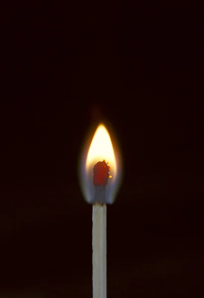 Fuego ardiente de un fósforo — Foto de Stock