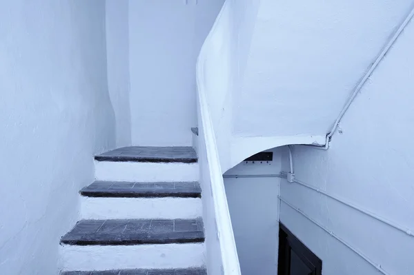 Синяя лестница — стоковое фото