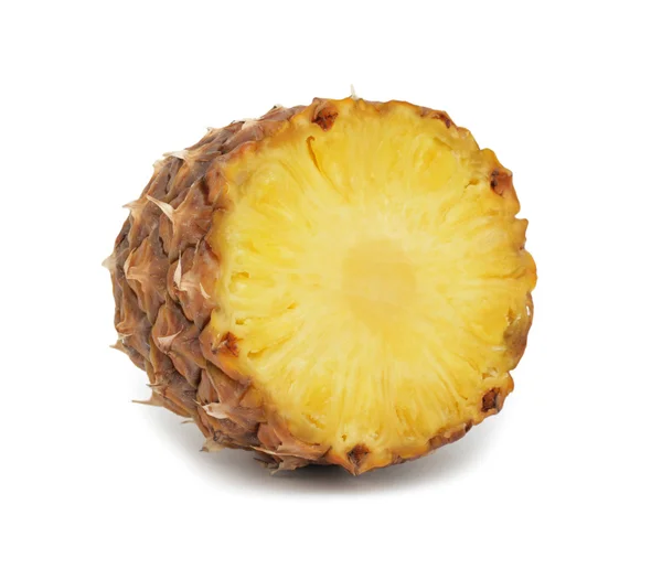 Нарезанный ананас, изолированный — стоковое фото