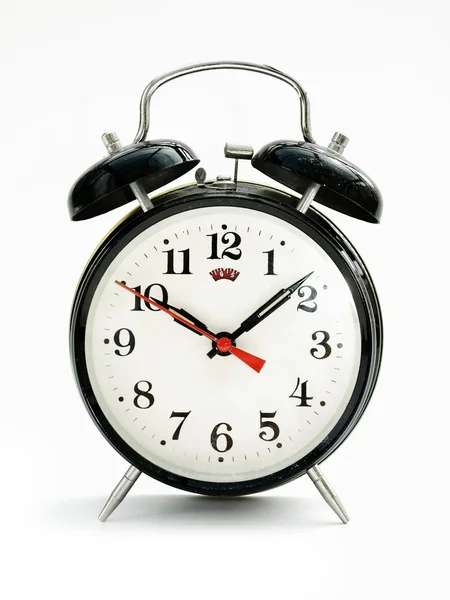 Vintage reloj despertador polvoriento contra un whit —  Fotos de Stock