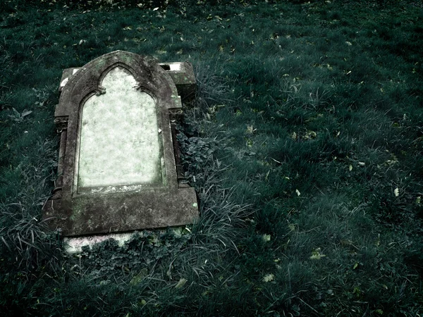 Bir kişiye daha yer Gothic mezar taşı — Stok fotoğraf
