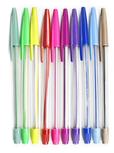 सफेद पृष्ठभूमि पर रंगीन पेन — स्टॉक फ़ोटो, इमेज