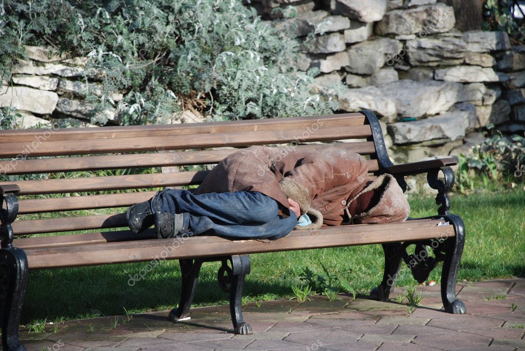 tolerance synet kulstof The sleeping vagabond on a bench Stock Photo by ©olgalanddis 2805177