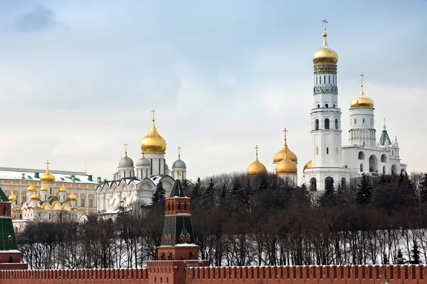 Guld kupoler av Moskva — Stockfoto