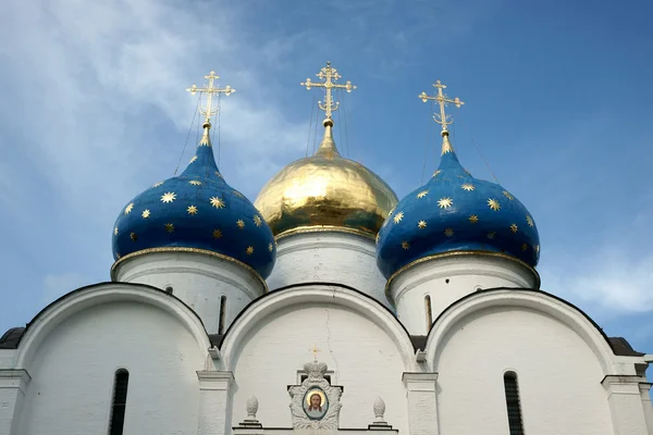 Kupoler och korsar, kloster, Ryssland — Stockfoto