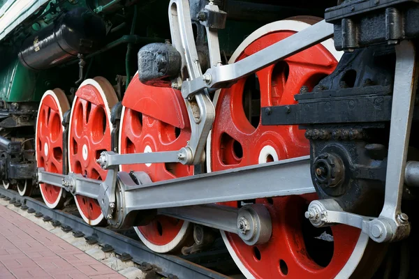 Wheels of an ancient steam locomotive — Stock Photo, Image