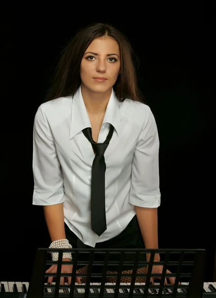 The girl and a synthesizer — Stock Photo, Image