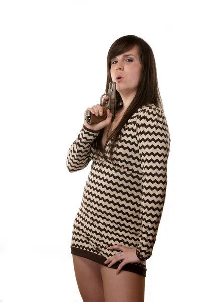 Das Mädchen mit der Waffe. — Stockfoto