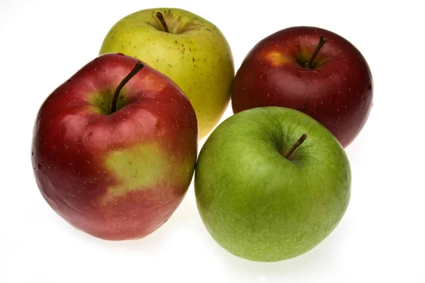 Čtyři zralé jablka — Stock fotografie