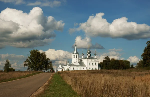 Mosteiro antigo na Rússia . — Fotografia de Stock