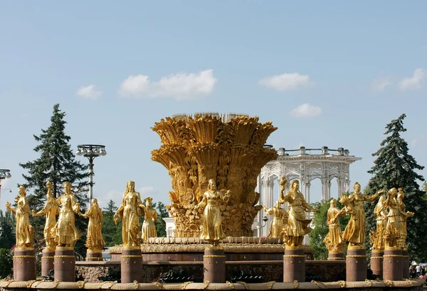 Золотой фонтан — стоковое фото