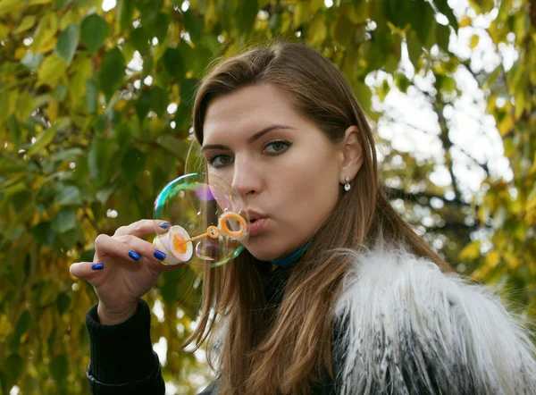 The girl and a soap bubble. — Stock Photo, Image